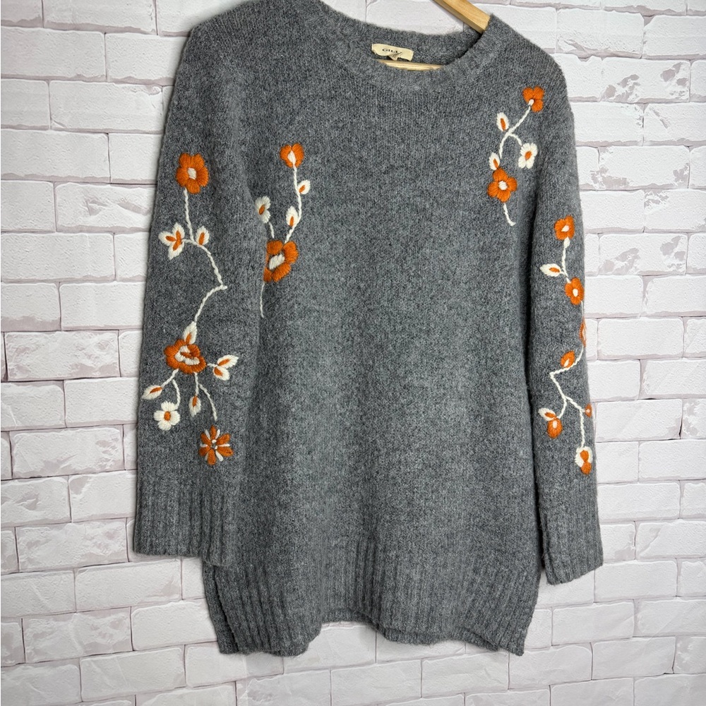 Gilli Floral Embroidered Fuzzy Knit Sweater | Cottagecore Cozy / Size Small